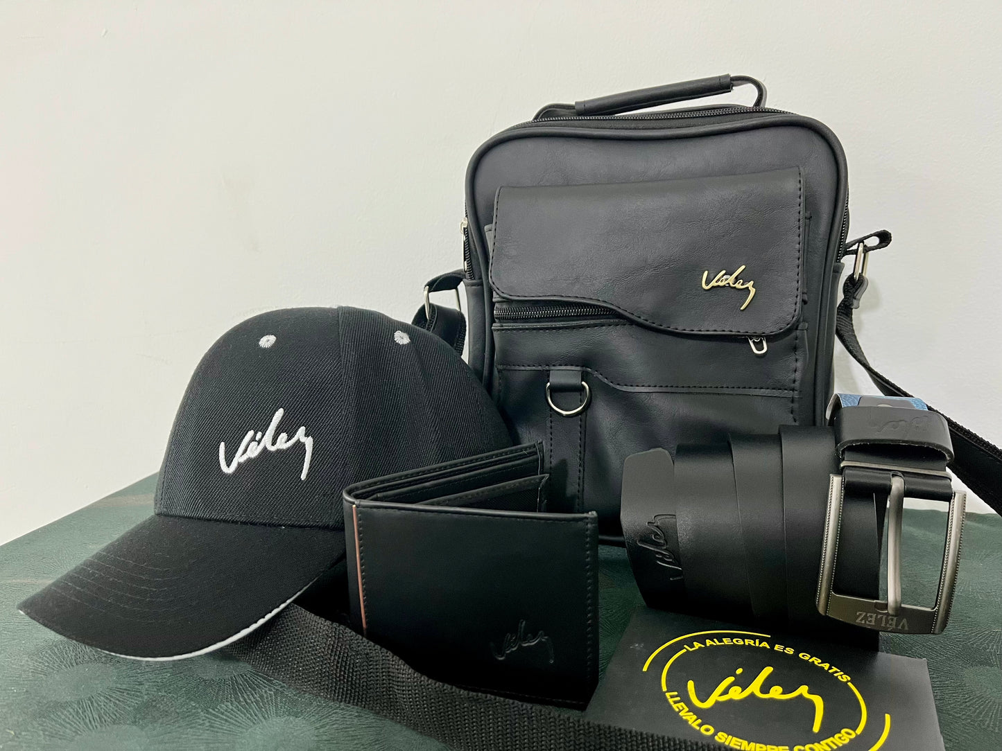Combo (Kit) Bolso 26 Cm + Gorra + Correa + Billetera